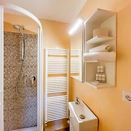 Spacious By Duomo Apartment