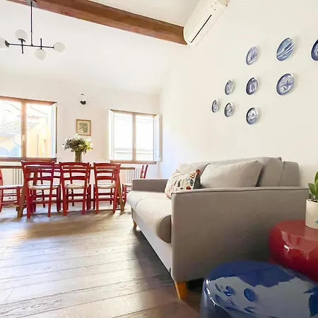 Spacious By Duomo Apartment